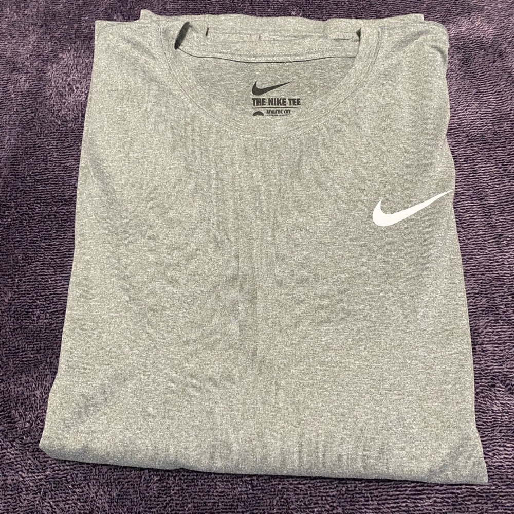 Men’s long sleeve mike tee.